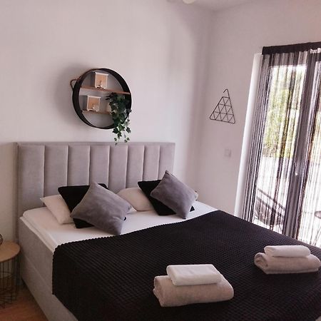 Studio Apartman Marly Pula Exterior foto