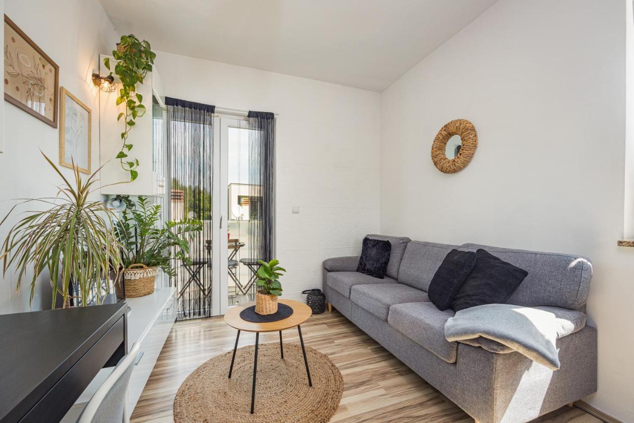 Studio Apartman Marly Pula Exterior foto