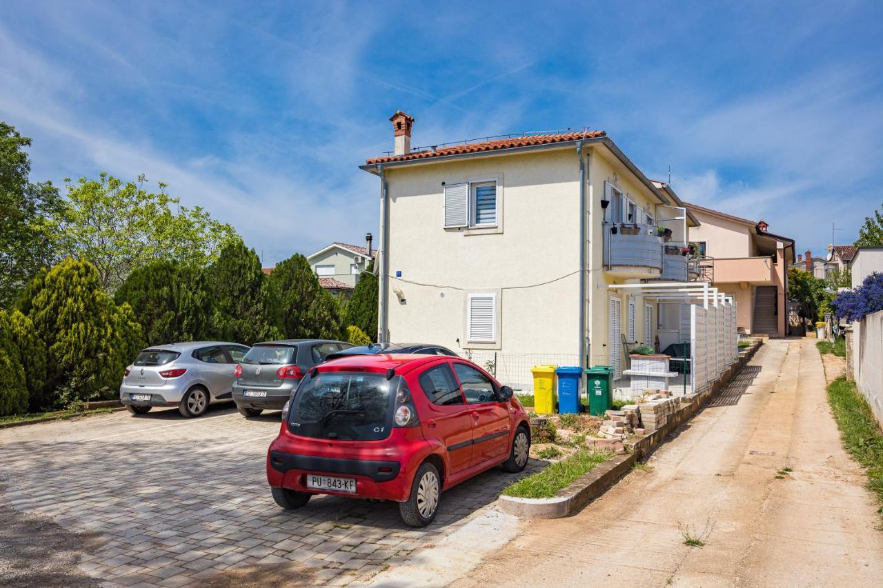 Studio Apartman Marly Pula Exterior foto
