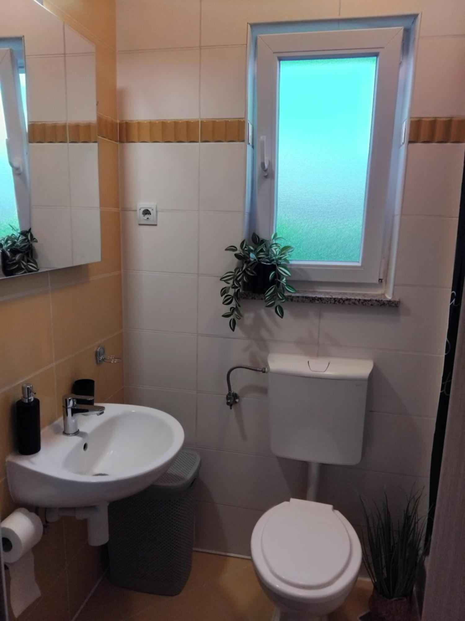 Studio Apartman Marly Pula Exterior foto